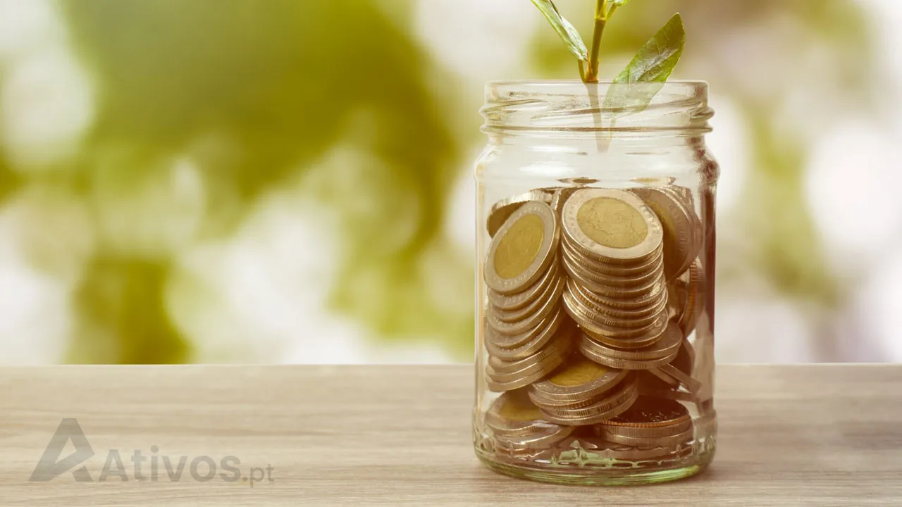 Poupança na zona euro abranda: o que explica os 14,2%